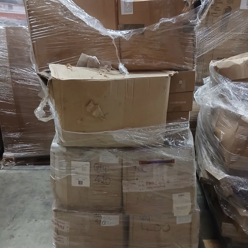 PALLET OF ASSORTED BIRCHBOX PRODUCTS TO INCLUDE; GIFT BAGS, FOAM PACKAGING AND SENSORY DIVINE EYES APPROXIMATELY 4000 ITEMS