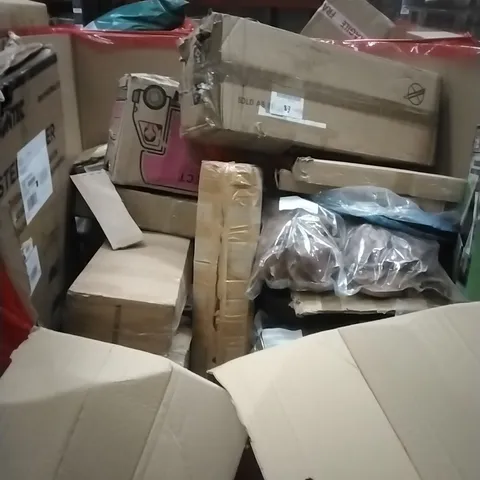 A PALLET CONTAINING ASSORTED HOUSEHOLD GOODS AND PRODUCTS TO INCLUDE; AIR COOLER, STEP LADDERS, WATER BRUSH, BOXED FURNITURE ETC