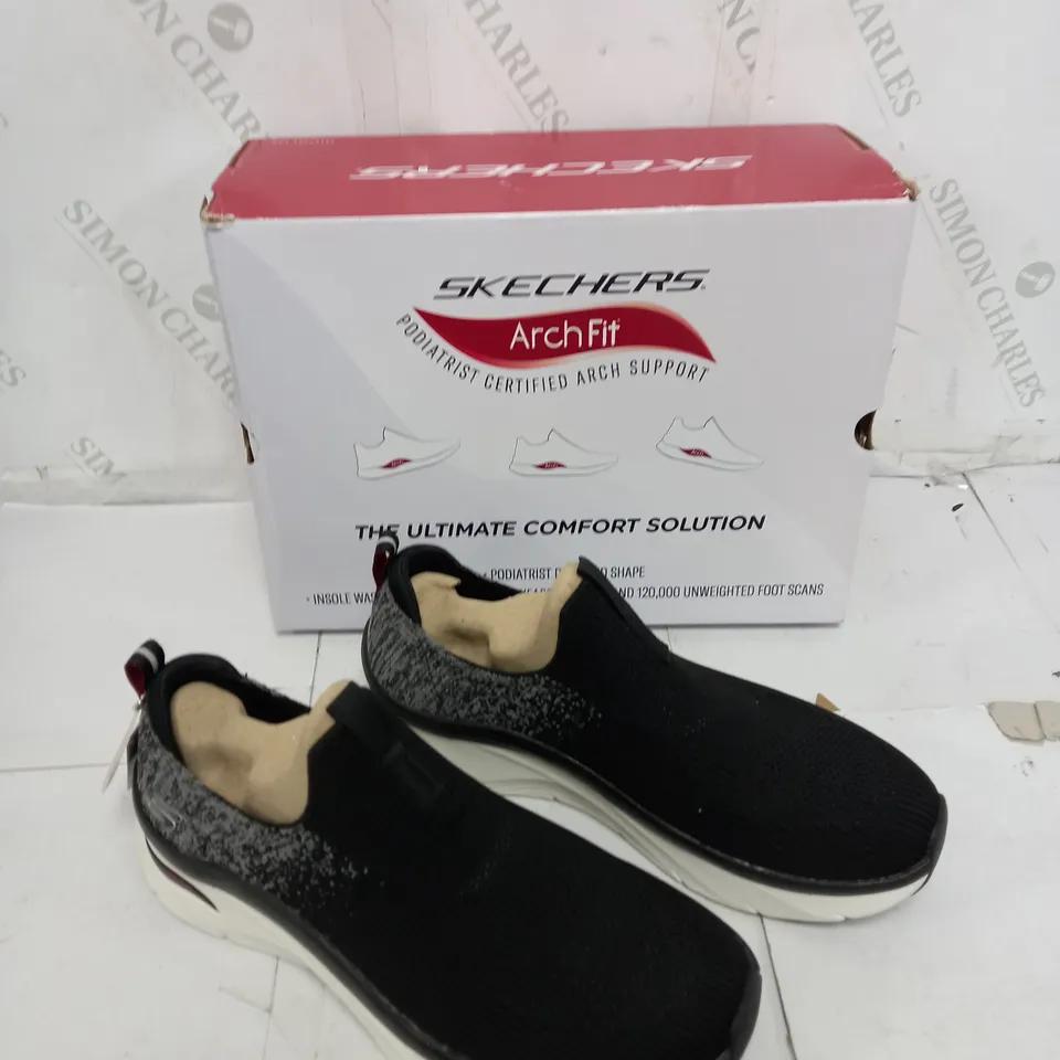 BOXED PAIR OF SKETCHERS ARCH FIT DELUXE KEY JOURNEY UK 9.5 