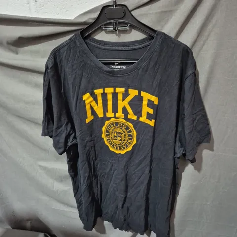 NIKE THE NIKE TEE T-SHIRT - XL