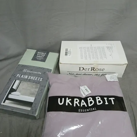 APPROXIMATELY 15 ASSORTED HOUSEHOLD PRODUCTS TO INCLUDE BED SHEETS, HOME DECOR, ORNAMENT STAND ETC 