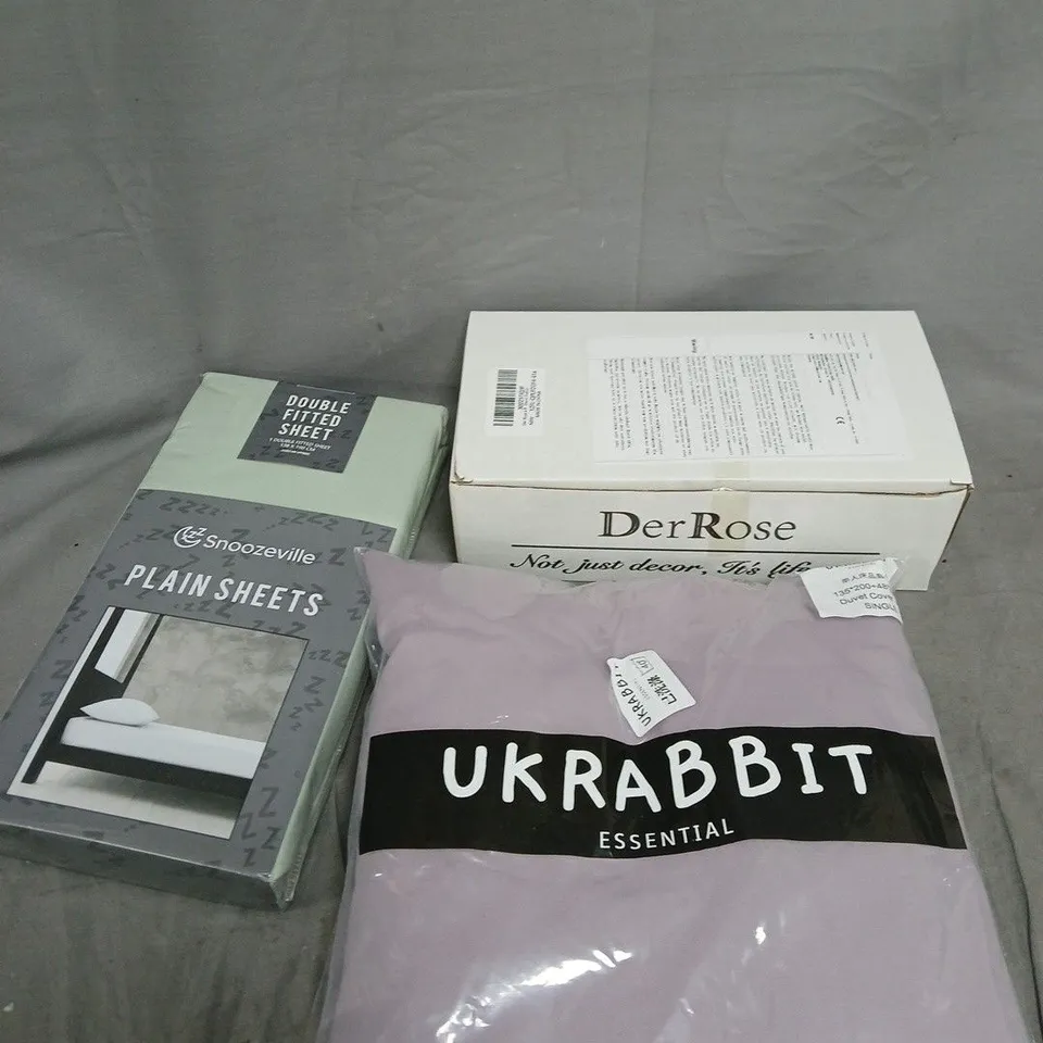 APPROXIMATELY 15 ASSORTED HOUSEHOLD PRODUCTS TO INCLUDE BED SHEETS, HOME DECOR, ORNAMENT STAND ETC 