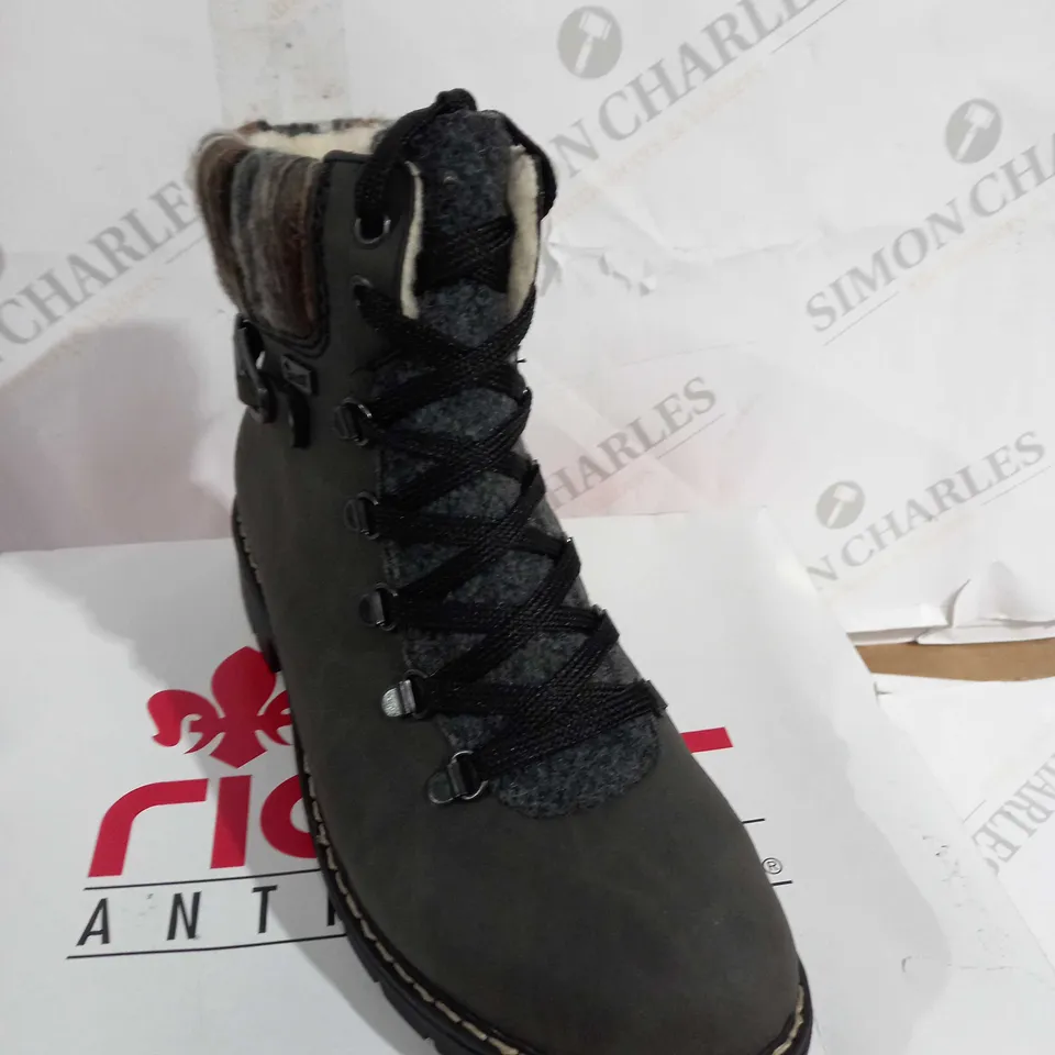 BOXED RIEKER MULTI CUFF HIKING BOOTS, GREY/NAVY - SIZE 6