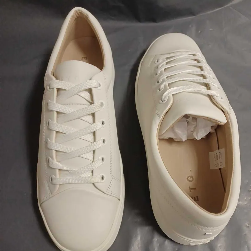 PAIR OF ETQ CREAM LEATHER TRAINERS - 42