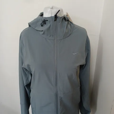 NIKE LOGO LIGHTWEIGHT ZIPPED COAT SIZE S