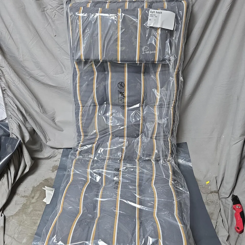 UNBOXED SUN GARDEN SYLT HOCH OUTDOOR CHAIR CUSHIONS – GREY WITH YELLOW STRIPES (PACKAGED) 115X50CM