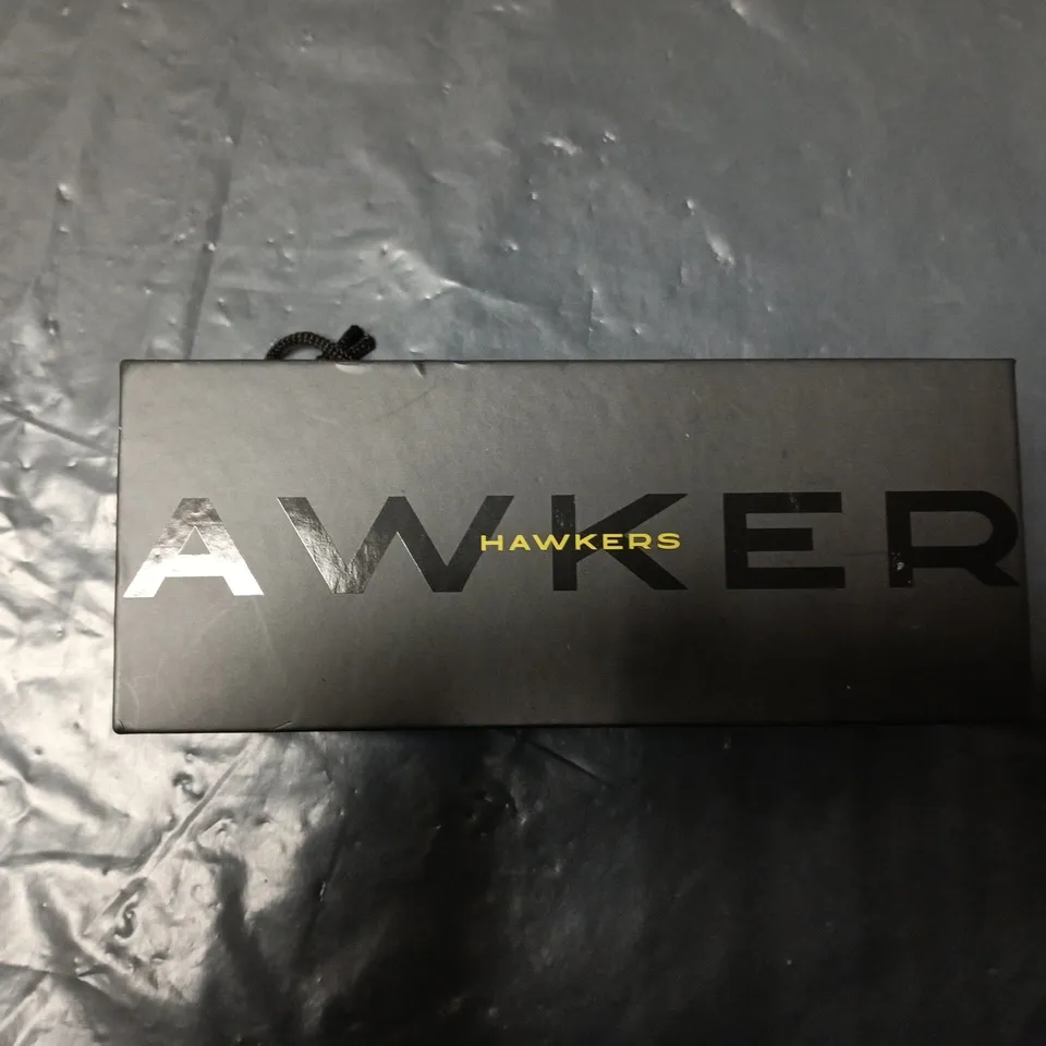 HAWKERS SUNGLASSES – GOLD-TONE OVAL FRAME 