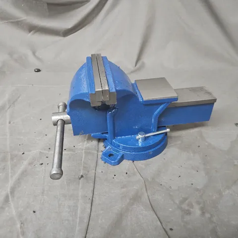 BLUE BENCH VISE WITH SWIVEL BASE