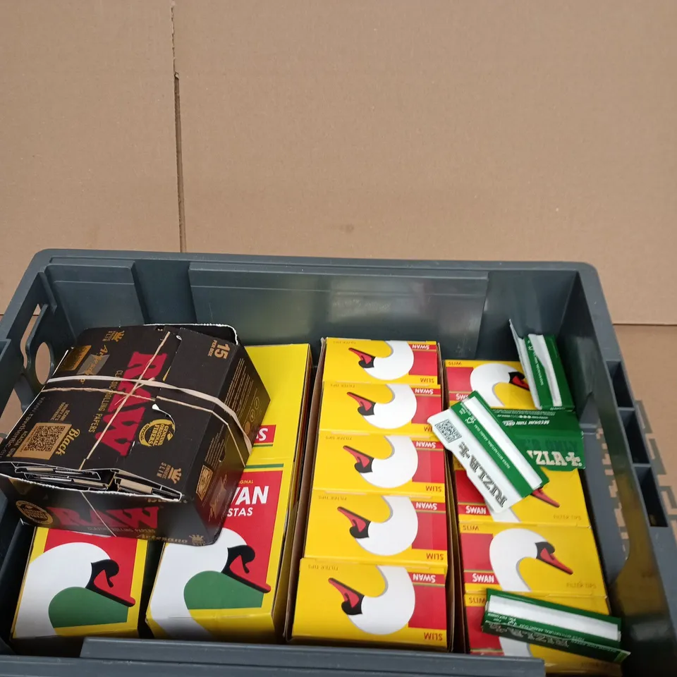 TOTE OF APPROXIMATELY 5 ASSORTED ITEMS INCLUDING RAW CLASSIC ROLLING PAPERS, RIZLA ROLLING PAPERS AND SWAN LOOSE FILTER TIPS