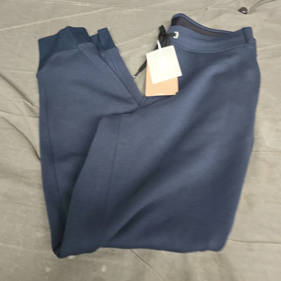 ON RUN ON CLOUD SWEATPANTS IN NAVY - MEDIUM