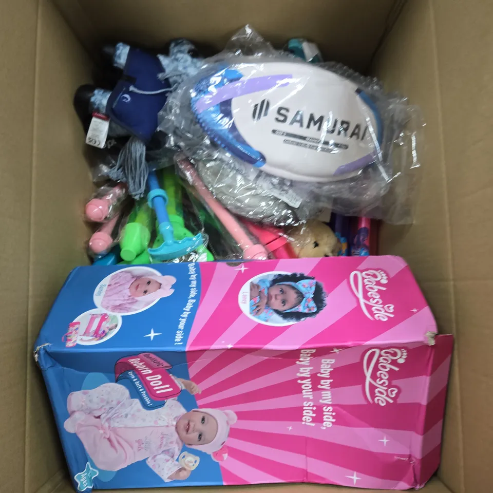 APPROXIMATELY 10 ASSORTED TOYS AND GAMES TO INCLUDE TEDDIES, RUGBY BALLS AND BABY DOLL
