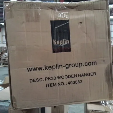 BOXED KEPLIN 30 PACK OF WOODEN COAT HANGERS