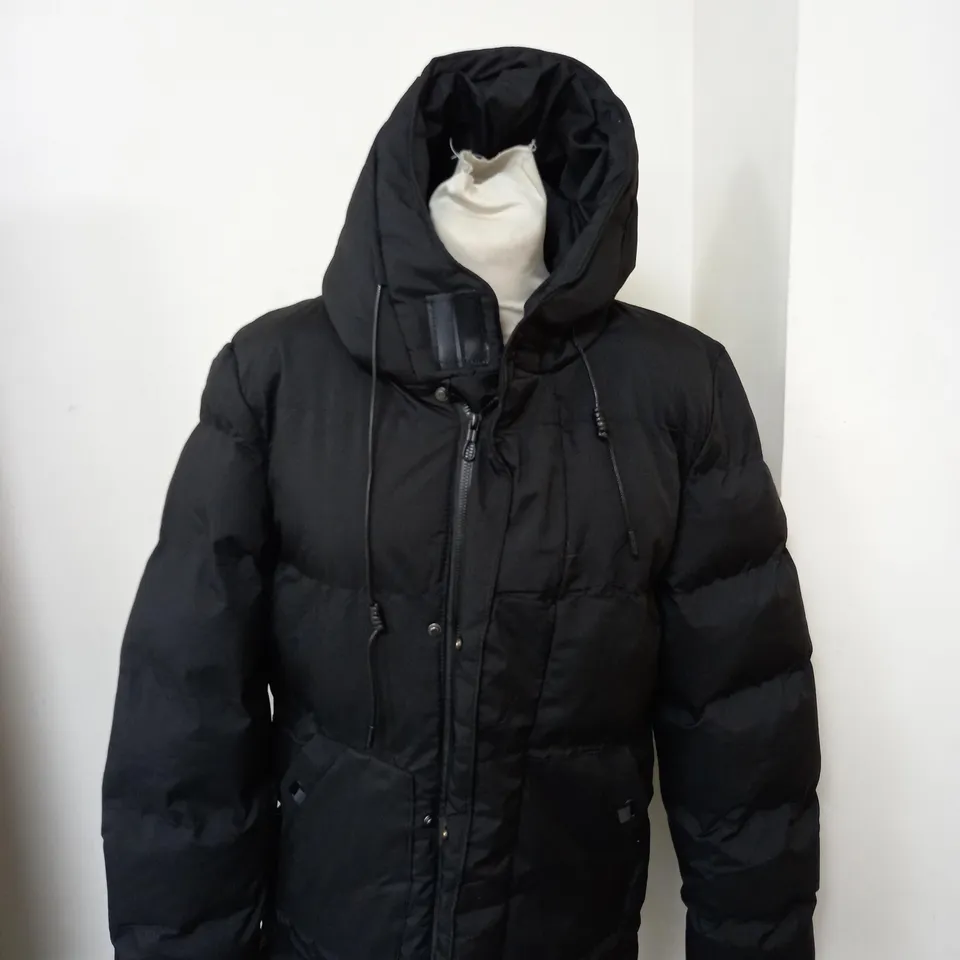 LARG BLACK PUFFER COAT 