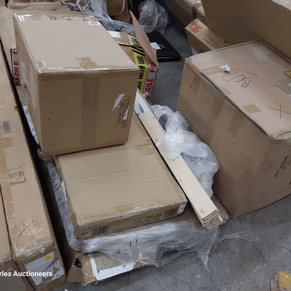 PALLET OF ASSORTED BOXED BED PARTS, DINING CHAIRS, MIRRORED WARDROBE PARTS 