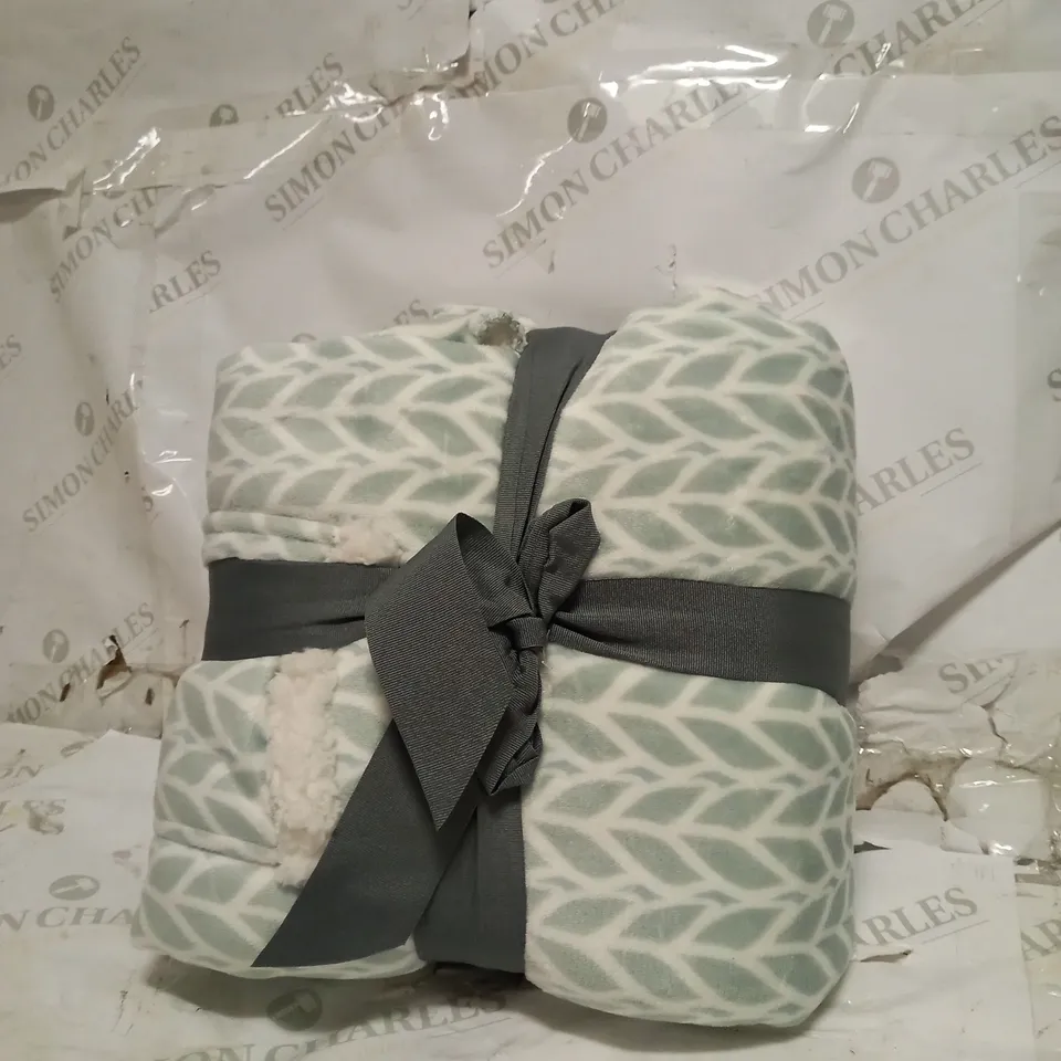 OUTLET COZEE HOME DOUBLE BRAID PRINT VELVETSOFT & SHERPA WRAP