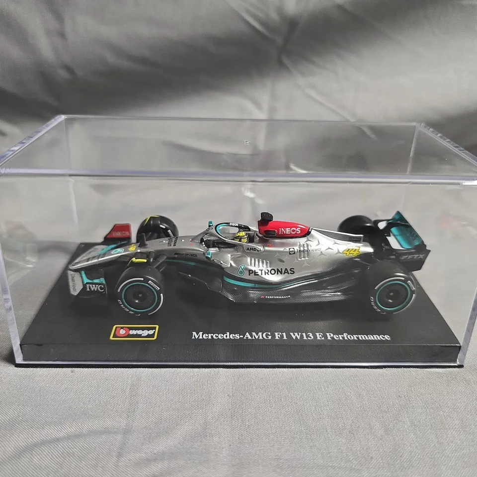 1:43 BBURAGO LEWIS HAMILTON MERCEDES AMG W13