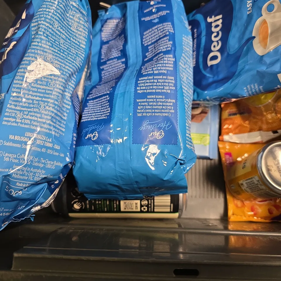 APPROXIMATELY 7 ASSORTED FOOD & DRINK ITEMS TO INCLUDE - CADBURYS CHOCOLATE , SODASTEAM PEPSI ETC