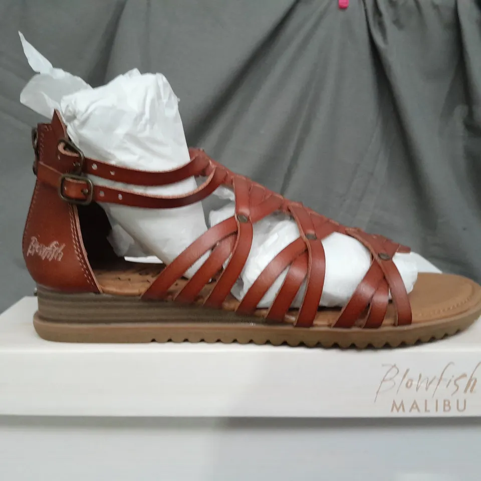 BOXED PAIR OF BLOWFISH MALIBU BLOOMY OPEN TOE SANDALS IN BROWN - UK 7