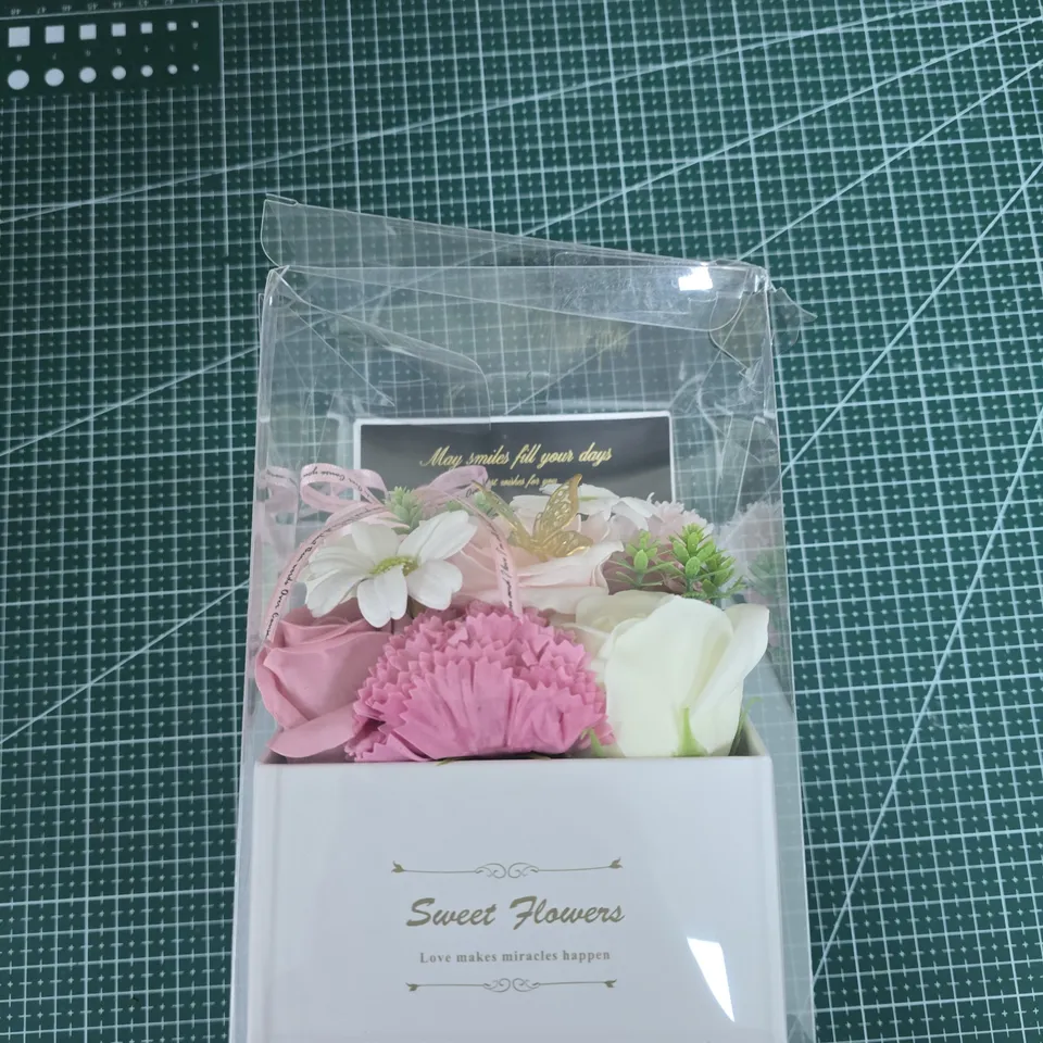 CAGE OF APPROXIMATELY 20 ASSORTED ITEMS TO INCLUDE: SWEET FLOWERS 