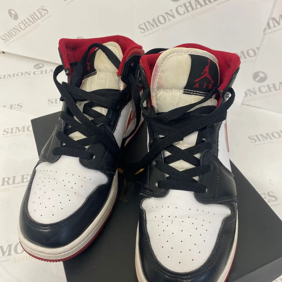 BOXED PAIR OF AIR JORDAN 1 MID TRAINERS SIZE 5.5