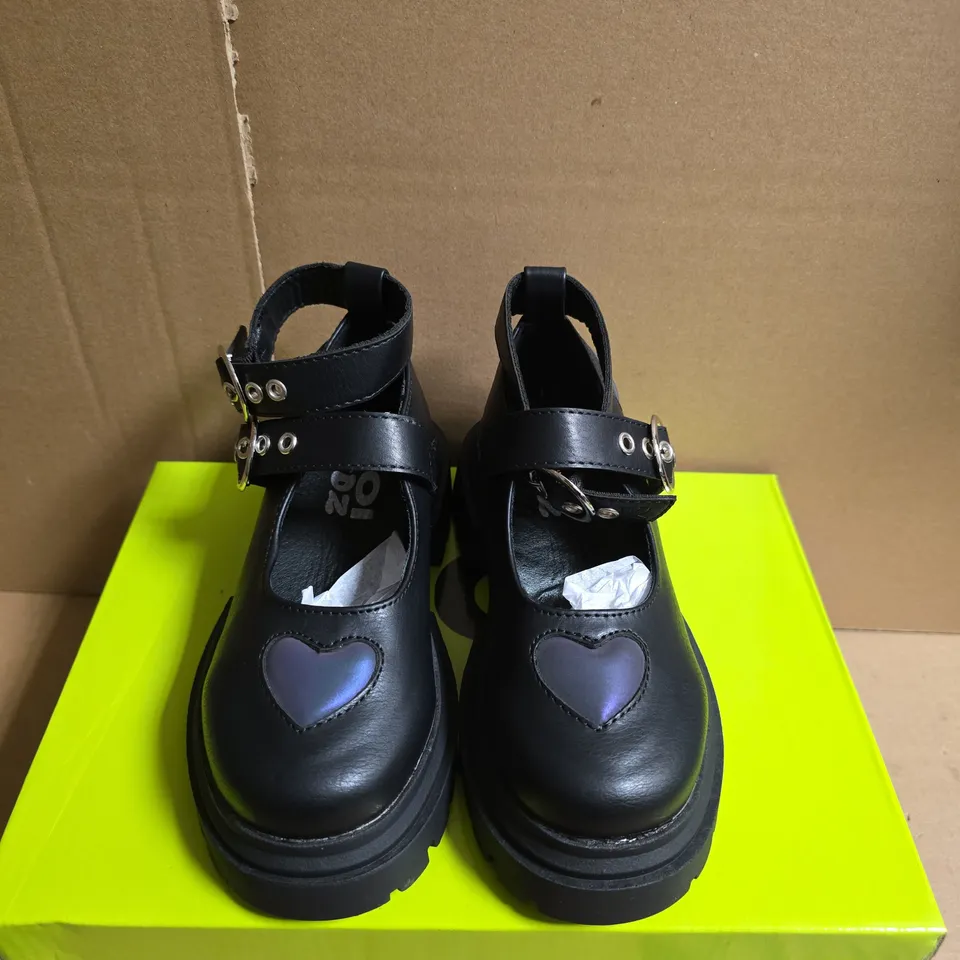 BOXED PAIR OF KOI LOVEBUG MEADOW KIDZ MARY JANE SHOES - UK SIZE 10K