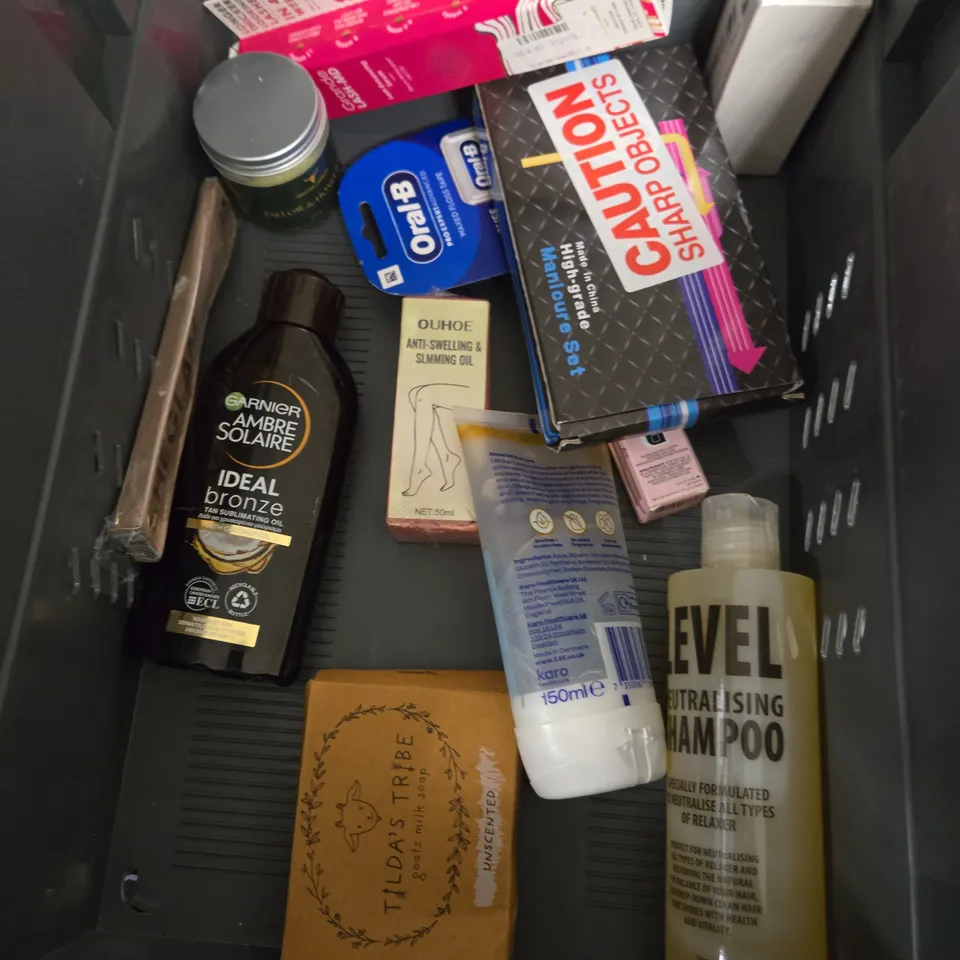 APPROXIMATEY 20 ASSORTED HEALTH AND BEAUTY PRODUCTS TO INCLUDE - SANEX BODY WASH - SUMMER FRIDAYS BIRTHDAY CAKE LIP BALM - DIEUX FACIAL MOISTURISER - ETC