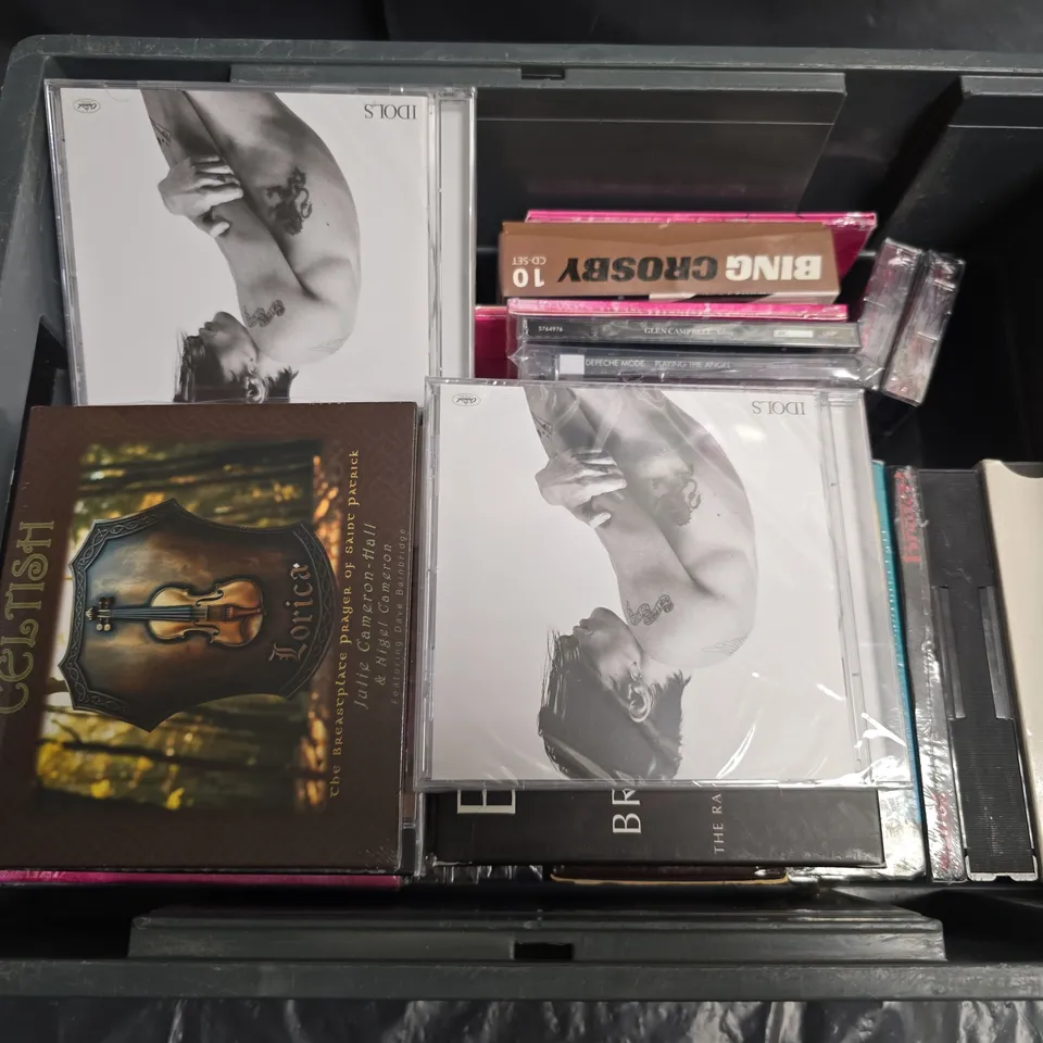 APPROXIMATELY 20 ASSORTED CD ALBUMS 