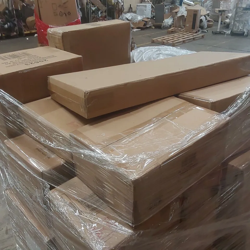 PALLET CONTAINING A VERY LARGE QUANTITY OF ASSORTED LIGHTING ITEMS