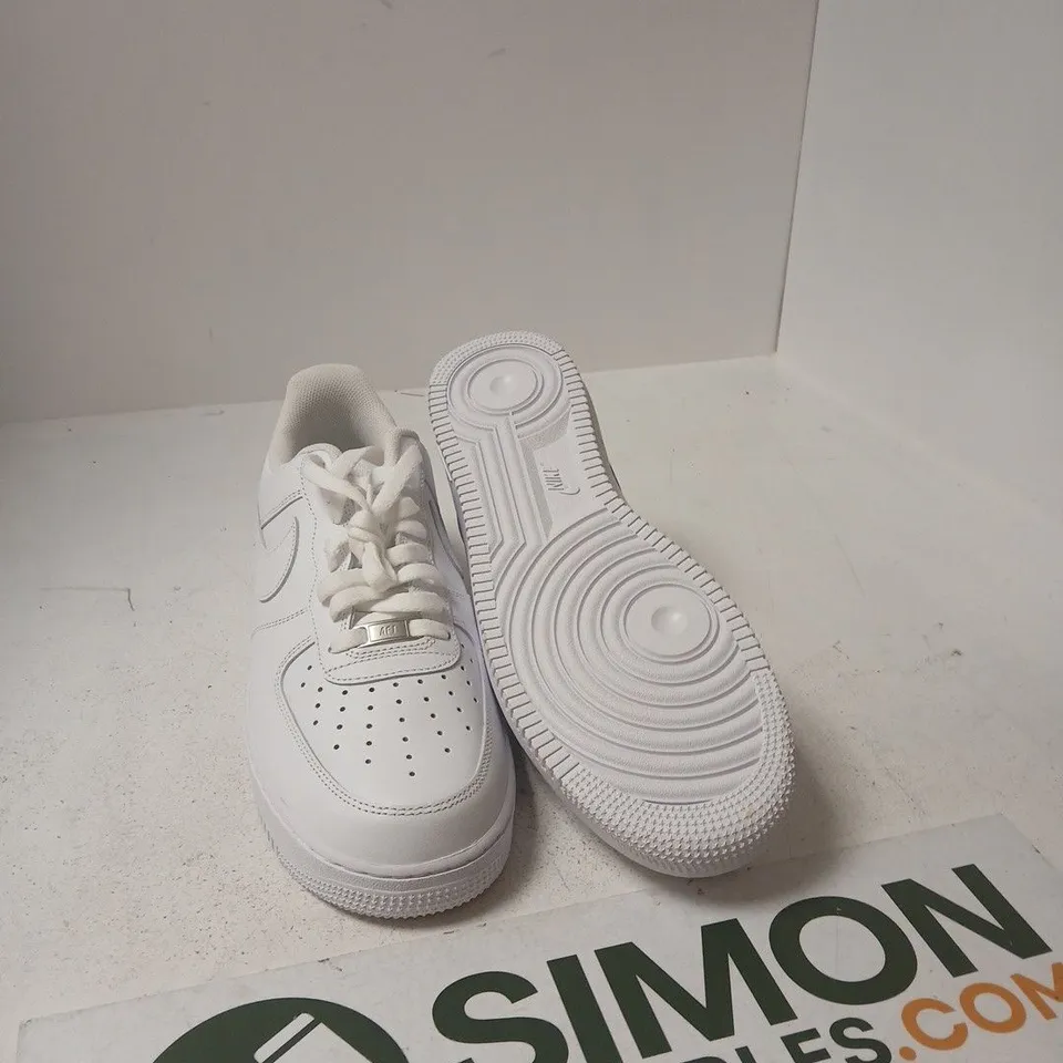NIKE AIR FORCE 1 LOW WHITE SNEAKERS - UK 10.5