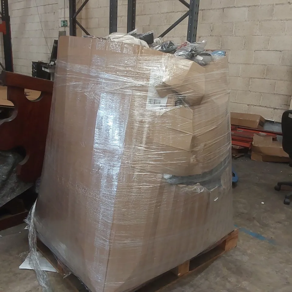 PALLET CONTAINING APPROXIMATELY 700x BRAND NEW ASSORTED DESIGNER CLOTHING ITEMS INCLUDING: JD WILLIAMS DRESSES, MAGISCULPT BATHING SUIT, JULIPA TOP ECT