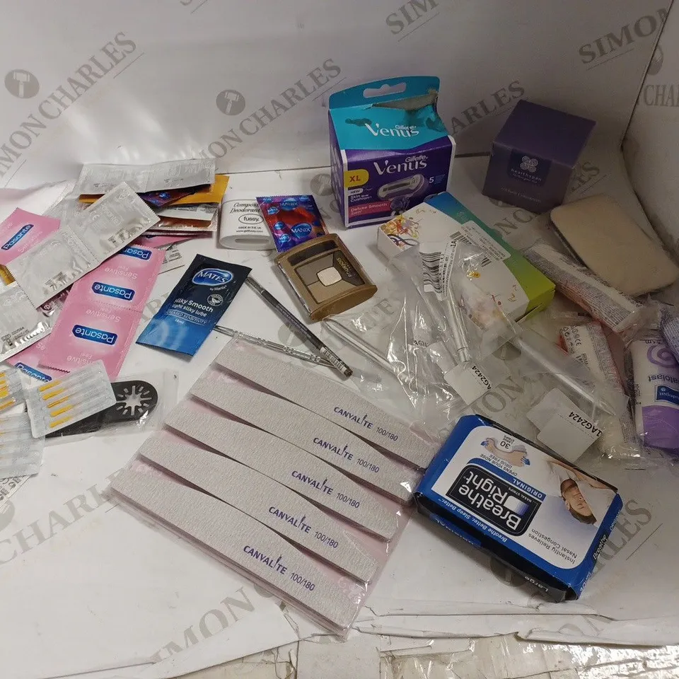 LOT OF APPROX 20 ASSORTED HEALTH AND BEAUTLY- SELF GROOMING KIT, HEALTHSPAN NIGHT CREAM, BOURJOIS EYESHADOW PALETTE