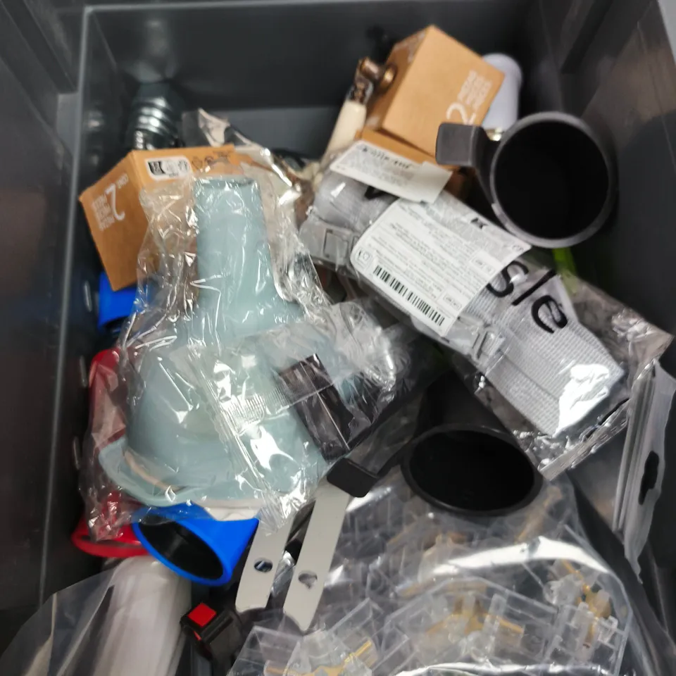 APPROXIMATELY 10 ASSORTED HOUSEHOLD PRODUCTS TO INCLUDE SALT SHAKER, HANDLES, STORAGE BOX ETC