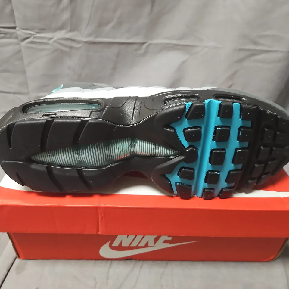 NIKE AIR MAX 95 TT TRAINERS – UK 9 (US 10, EUR 43) GREY/TEAL – BOXED