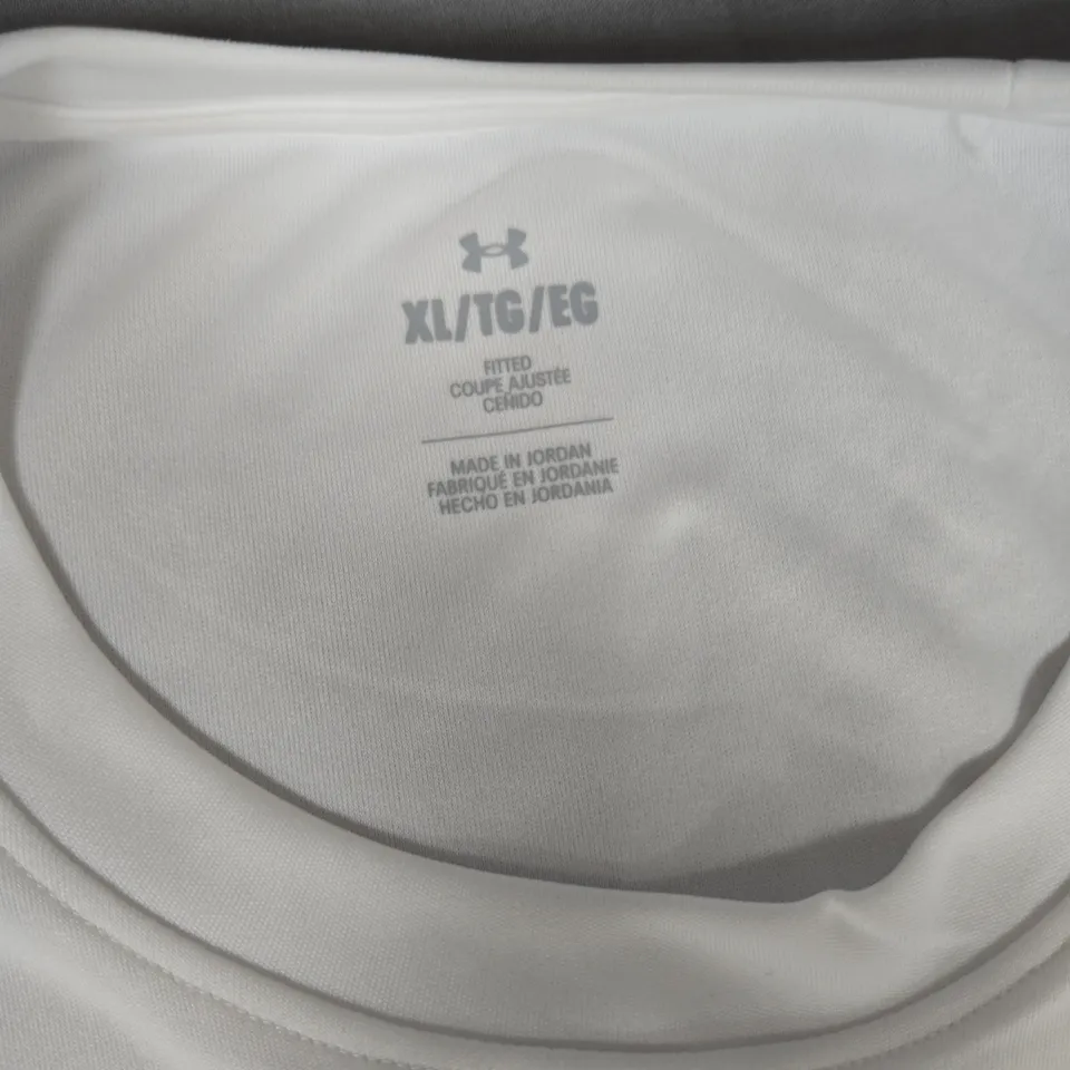 UNDER ARMOUR MEN'S WHITE FITTED T-SHIRT – XL