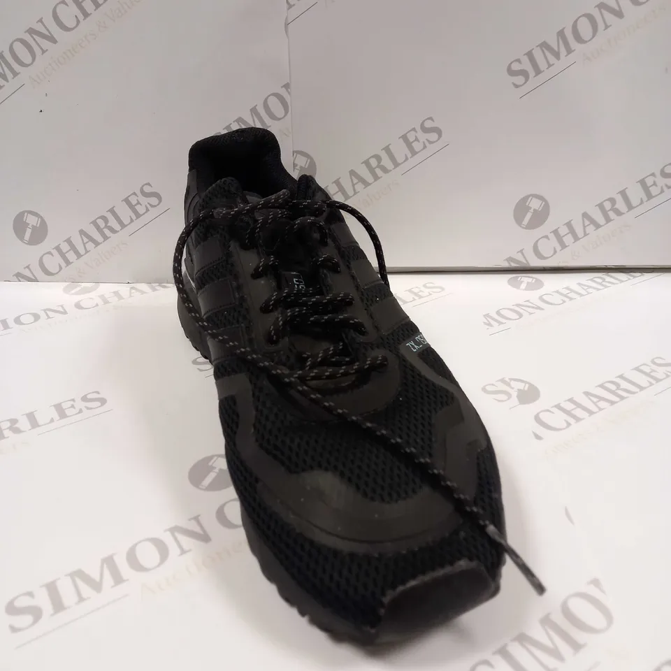 BOXED PAIR OF ADIDAS TRAINERS UK SIZE 10.5