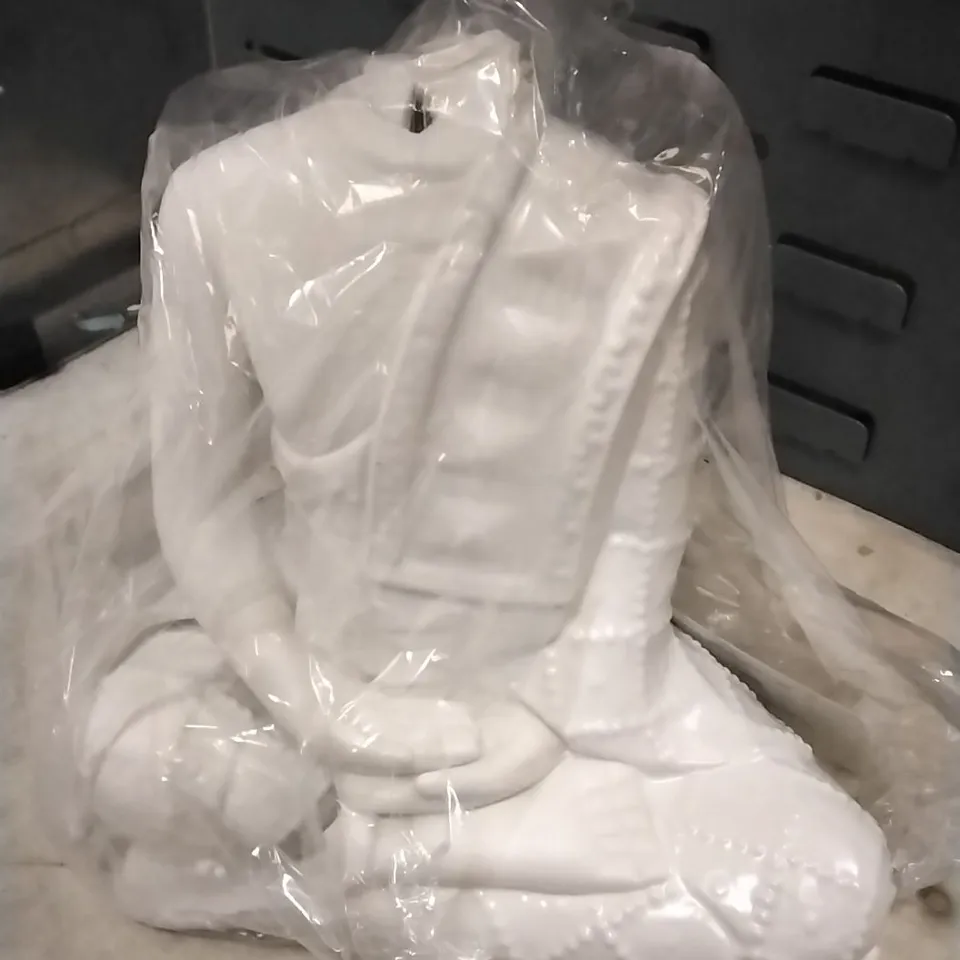 DECORATIVE PORCELAIN BUDDHA ORNAMENT