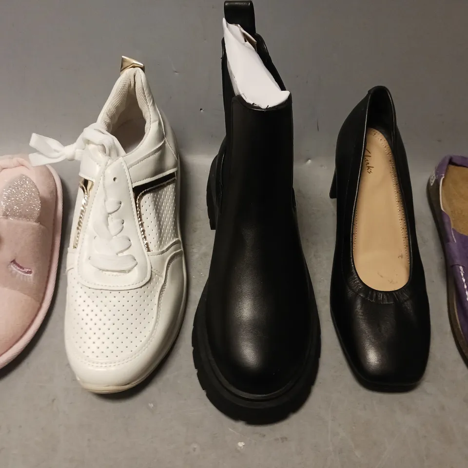 BOX OF APPROX 10 PAIRS OF ASSORTED SHOES IN VARIOUS STYLES, COLOURS AND SIZES