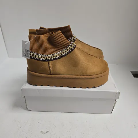 BOXED PAIR OF SHOES BY EMMA MELROSE SHOES IN TAN - UK 6