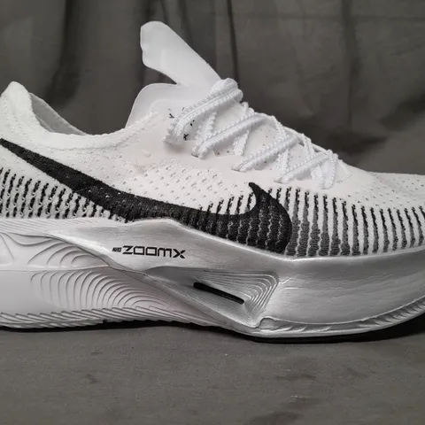 BOXED PAIR OF NIKE ZOOMX VAPORFLY SHOES IN WHITE/BLACK UK SIZE 6