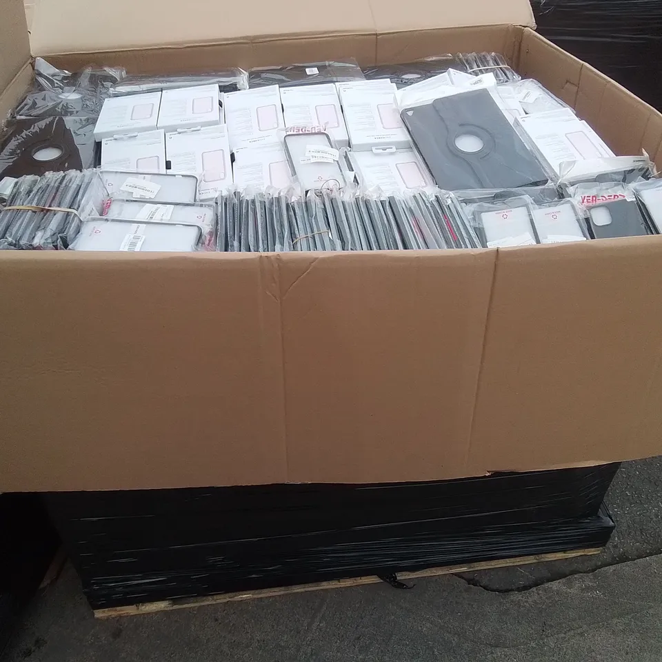 PALLET CONTAINING A LARGE QUANTITY OF ASSORTED BRAND NEW PHONE AND TABLET CASES 