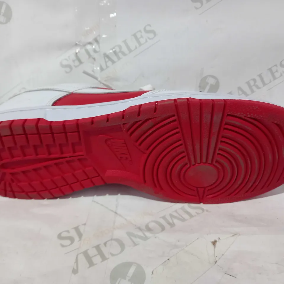 BOXED PAIR OF NIKE TRAINERS IN RED/WHITE UK SIZE 10