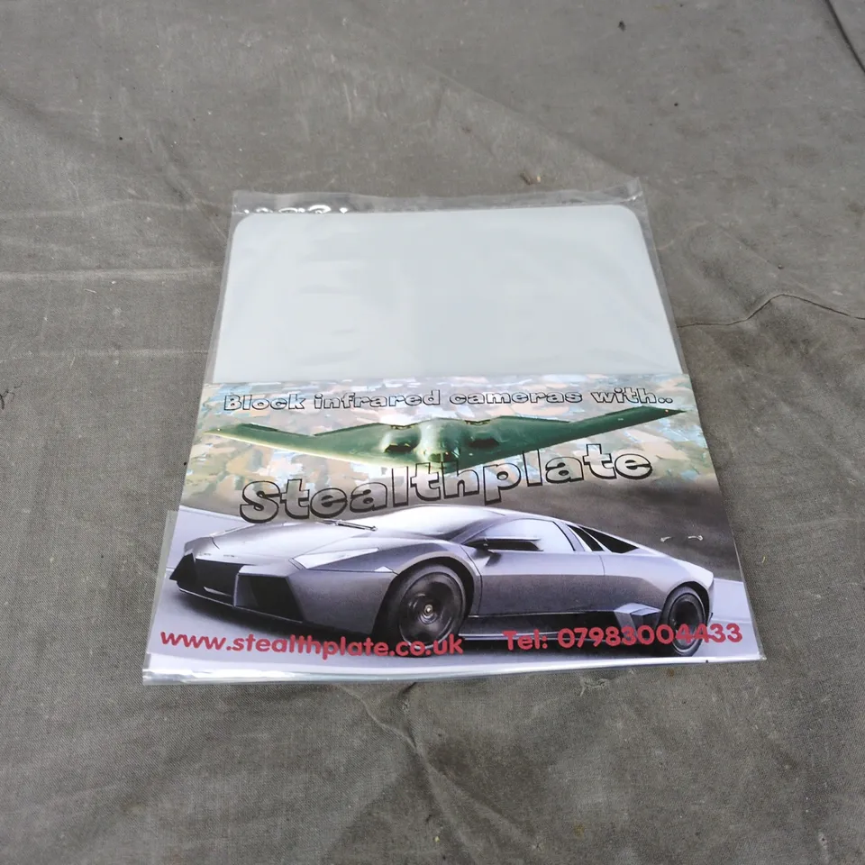 BOX OF APPROXIMATELY 20 ASSORTED AUTO ITEMS INCLUDING CAR TRIM RESTORER , RATCHET STRAP AND STEALTHPLATE 