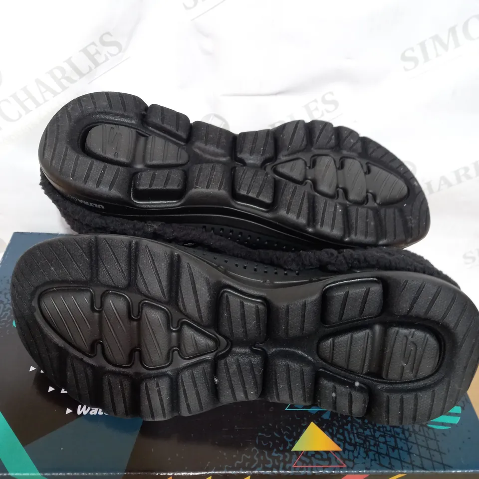 SKECHERS FOAMIES LINED BLACK SLIP ON SHOES - SIZE 7