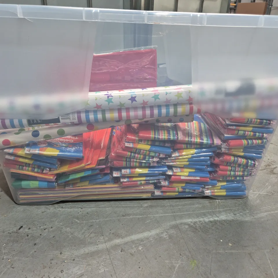 LOT OF ASSORTED PARTY ITEMS TO INCLUDE COLOURED TISSUE, PAPER AND GIFT WRAP