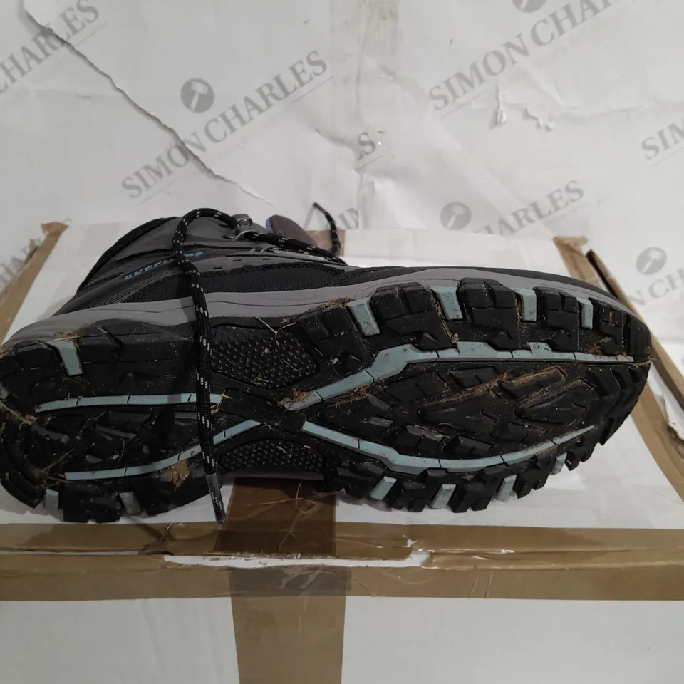 SKECHERS BLACK/GREY/BLUE HIKING BOOTS SIZE 6.5