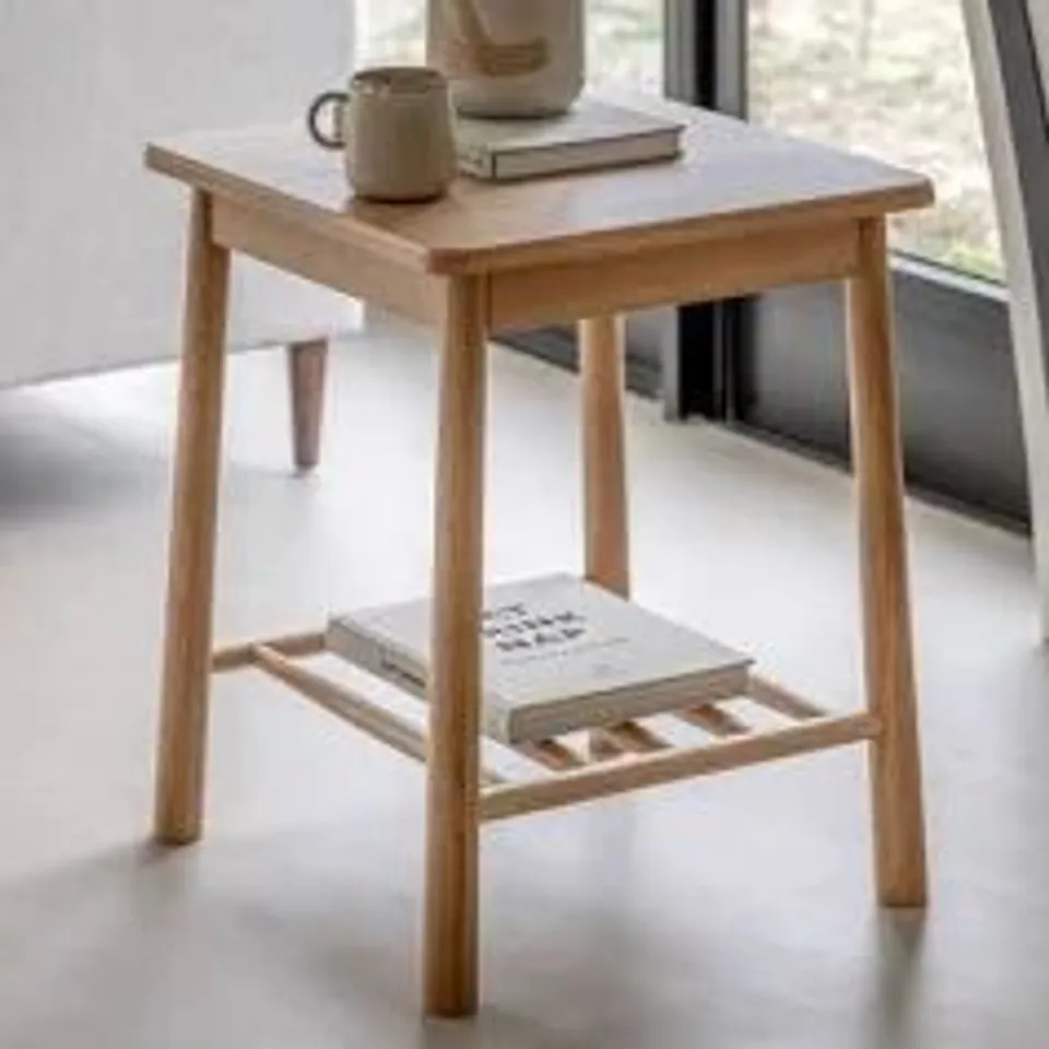 BOXED GALLERY DIRECT OAK SIDE TABLE