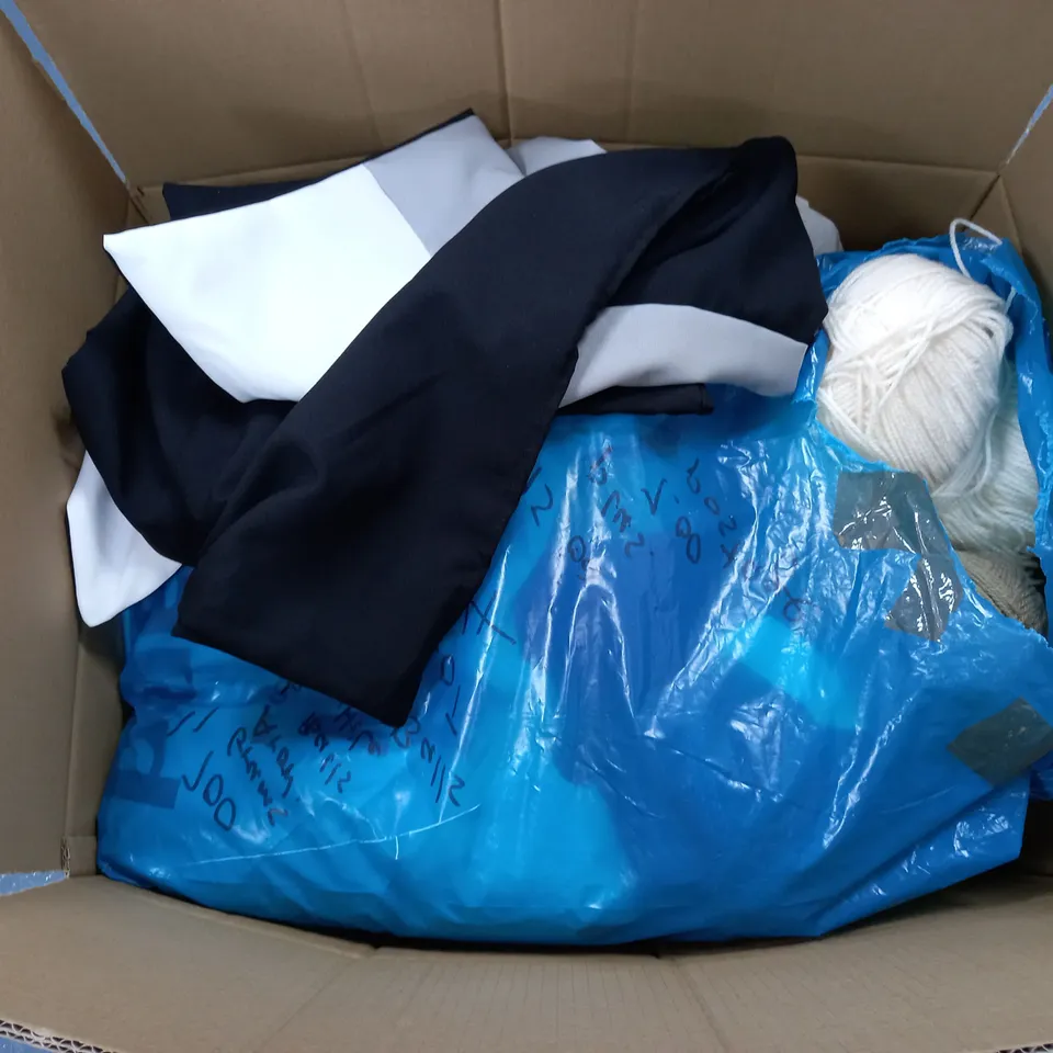 APPROXIMATELY 10 ASSORTED HOUSEHOLD ITEMS TO INCLUDE BALL OF WOOL, PILLOWS, DAILEE PREMIUM PANT, ETC