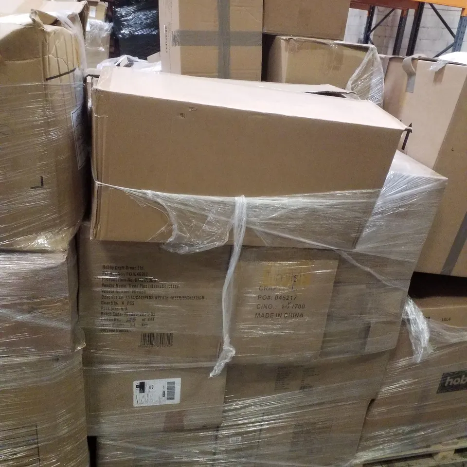 PALLET CONTAINING ASSORTED HALLOWEEN DECORATIONS & PRODUCTS INCLUDING PLUSH PUMPKINS, WIRE EDGE RIBBON, FELT WITCH BAG & PAPER BAGS