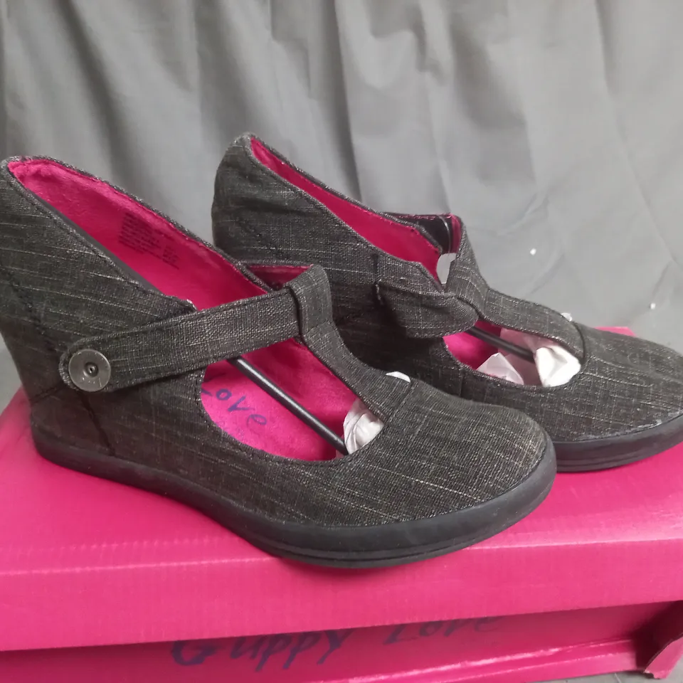 BOX OF APPROXIMATELY 10 BLACK  GUPPY LOVE BY BLOWFISH SHOES IN VARIOUS SIZES 