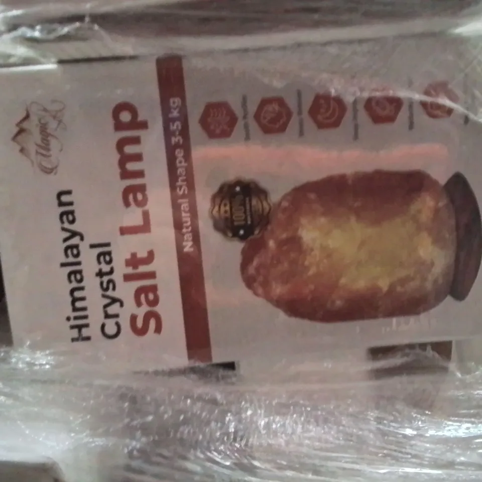 PALLET CONTAINING A VERY LARGE QUANTITY OF SALT LAMPS